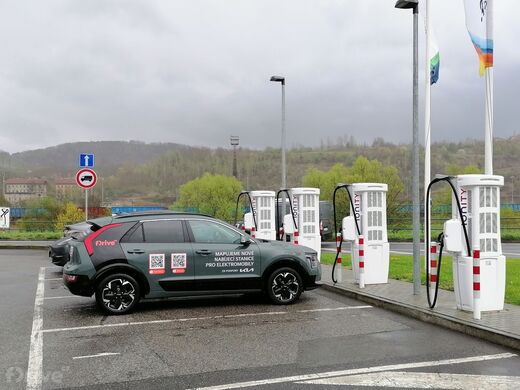 IONITY (CZ), dálnice D5, 18. km směr Praha, odpočívka Beroun, čerpací stanice OMV