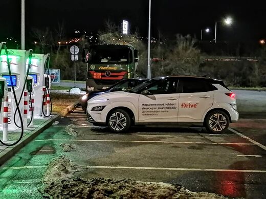 IONITY, dálnice D5, 18. km směr Praha, odpočívka Beroun, čerpací stanice OMV