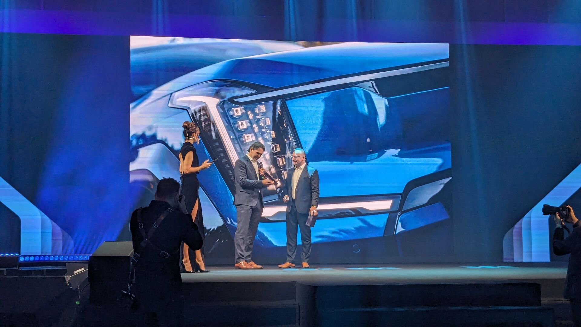 Jaromír Jágr přebírá klíčky od vozu Kia EV9