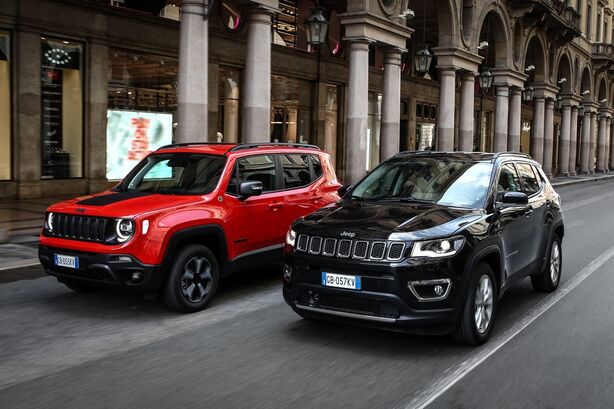 Jeep Renegade 4xe a Compass 4xe