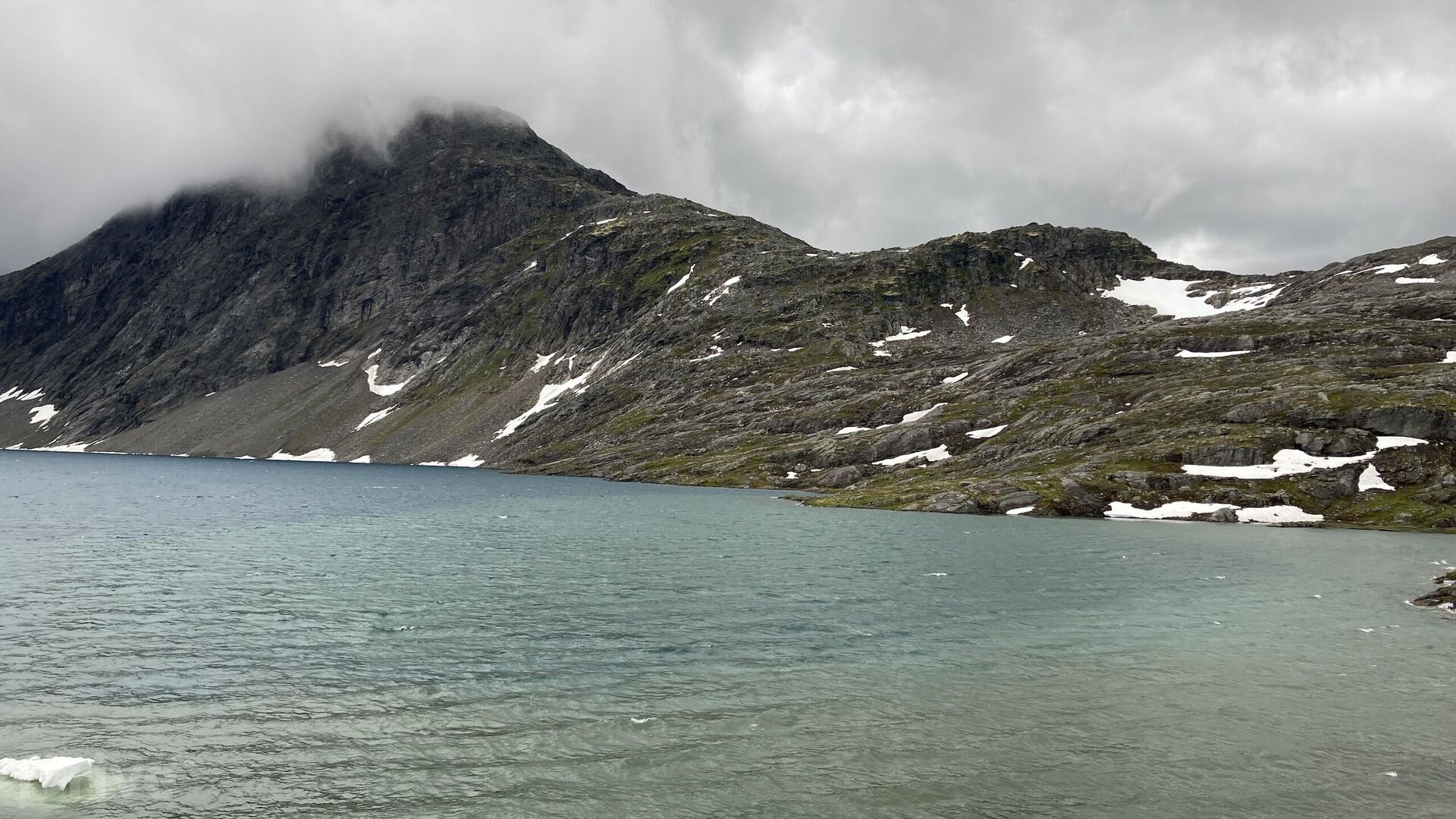 Jezero Djupvatnet