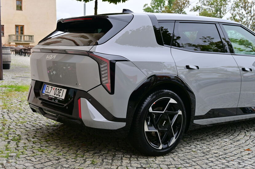 Kia EV4