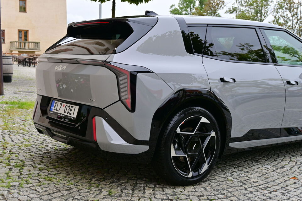 Kia EV4