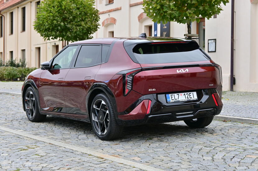 Kia EV4