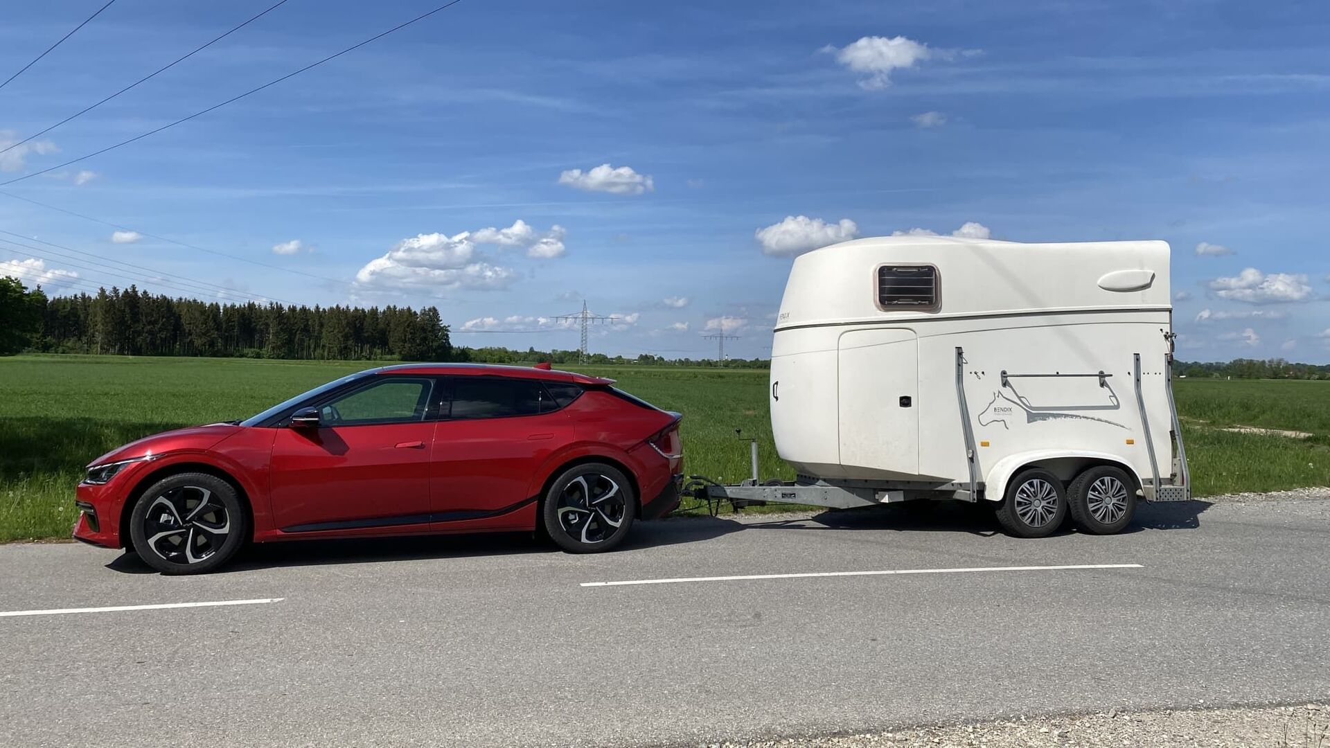 Kia EV6 s boxem pro koně