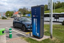 Kia Niro EV u nabíjecí stanice PRE point