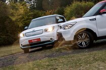 Kia Soul EV (2014) vs Kia CRDi