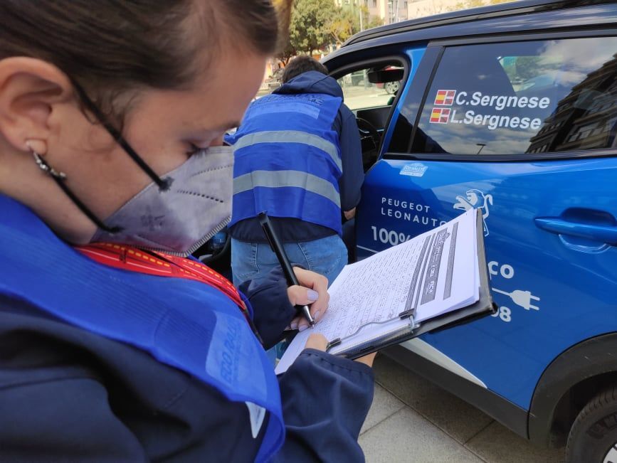 Komisaři zaznamenávají data na eco rally ve Valencii