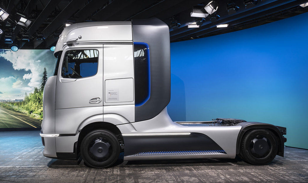 koncept elektrického tahače Mercedes