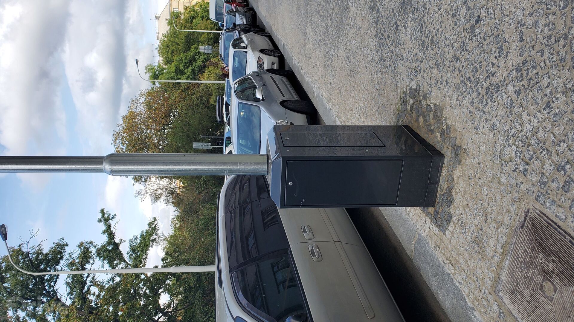 Lampa pro nabíjení elektromobilů v Praze