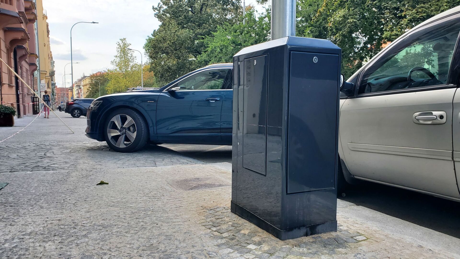 Lampa pro nabíjení elektromobilů v Praze