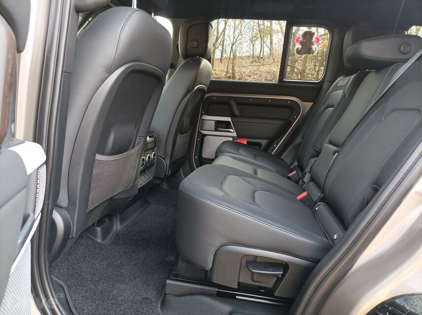 Land Rover Defender 130 D300 MHEV