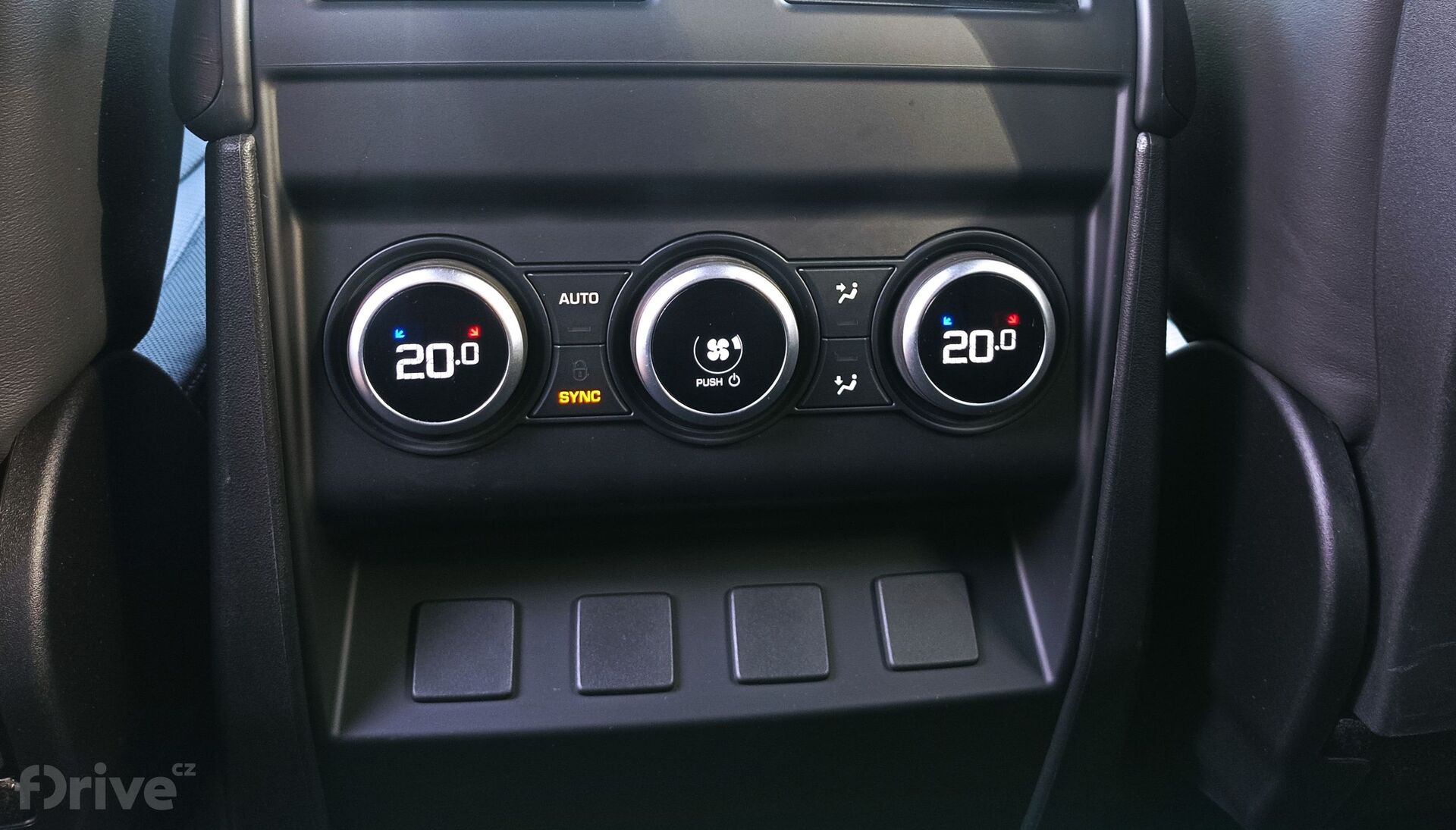 Land Rover Defender 130 D300 MHEV