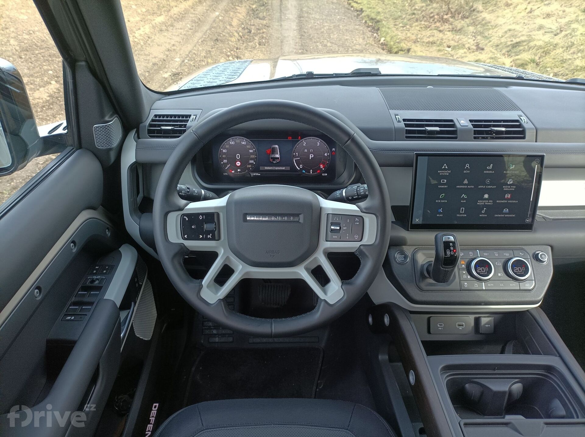 Land Rover Defender 130 D300 MHEV