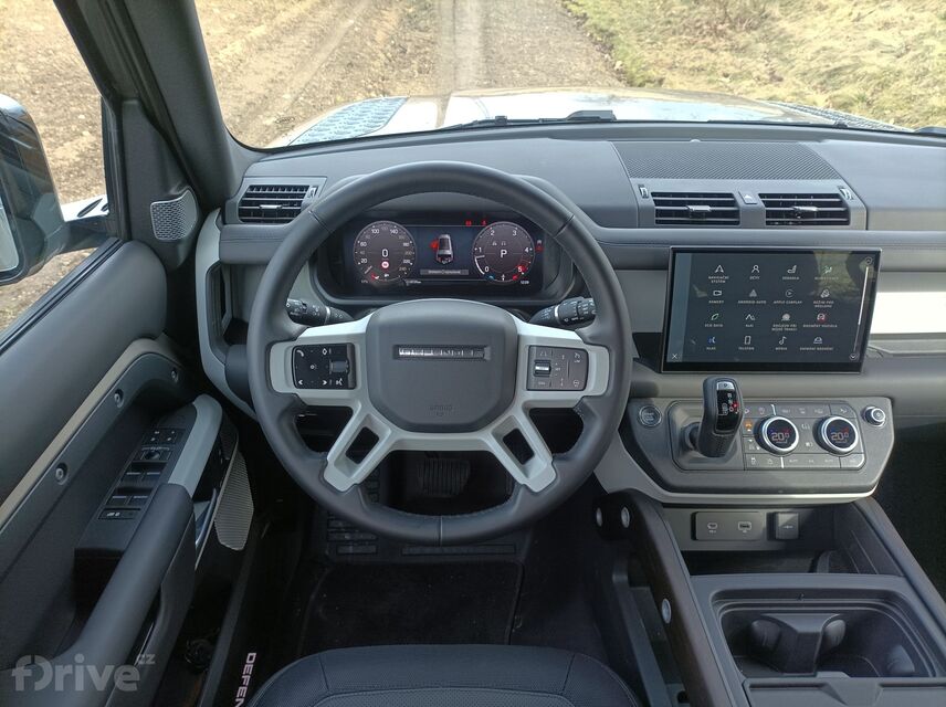 Land Rover Defender 130 D300 MHEV