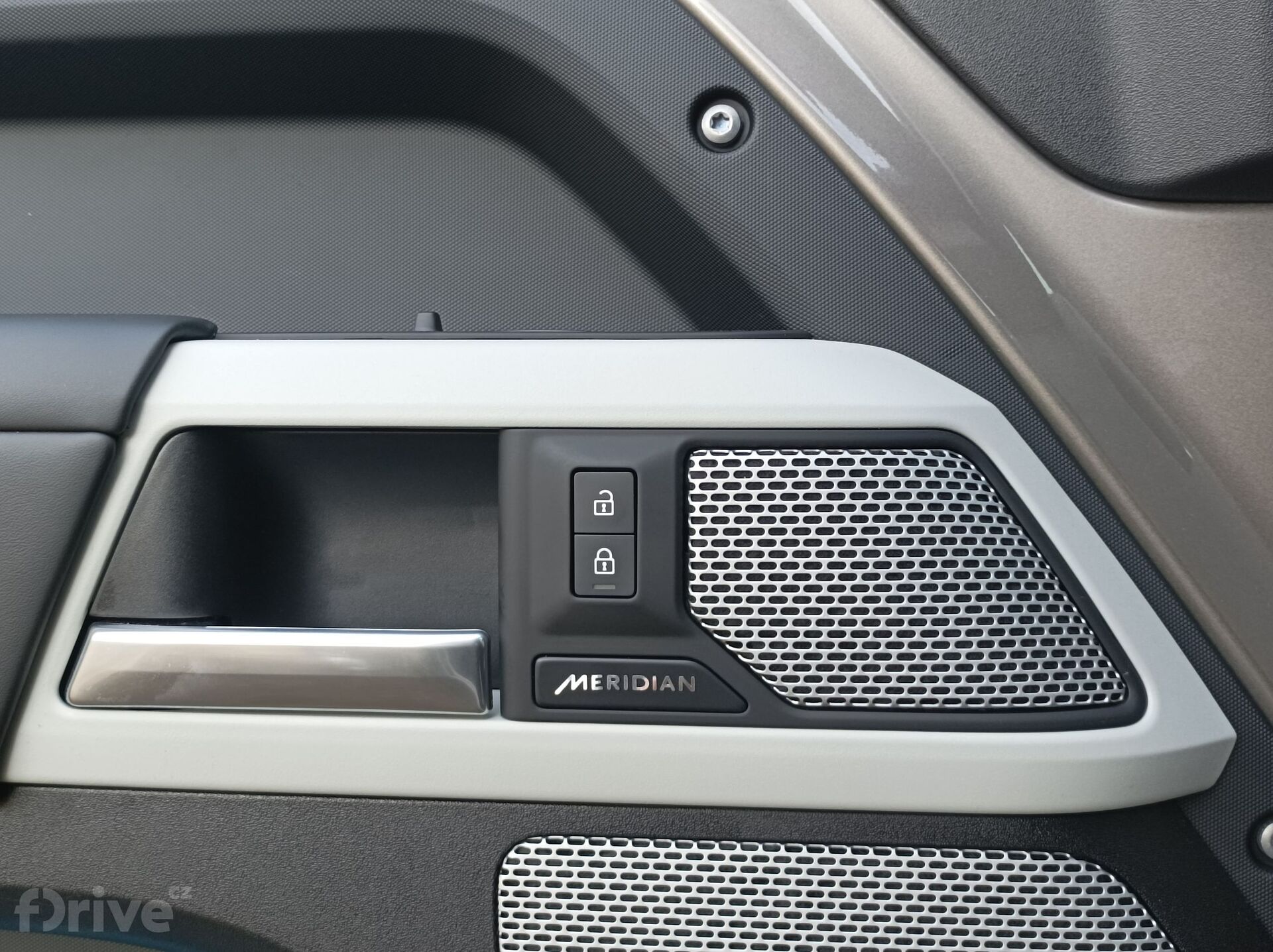 Land Rover Defender 130 D300 MHEV