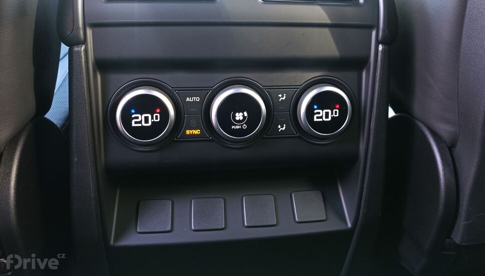 Land Rover Defender 130 D300 MHEV