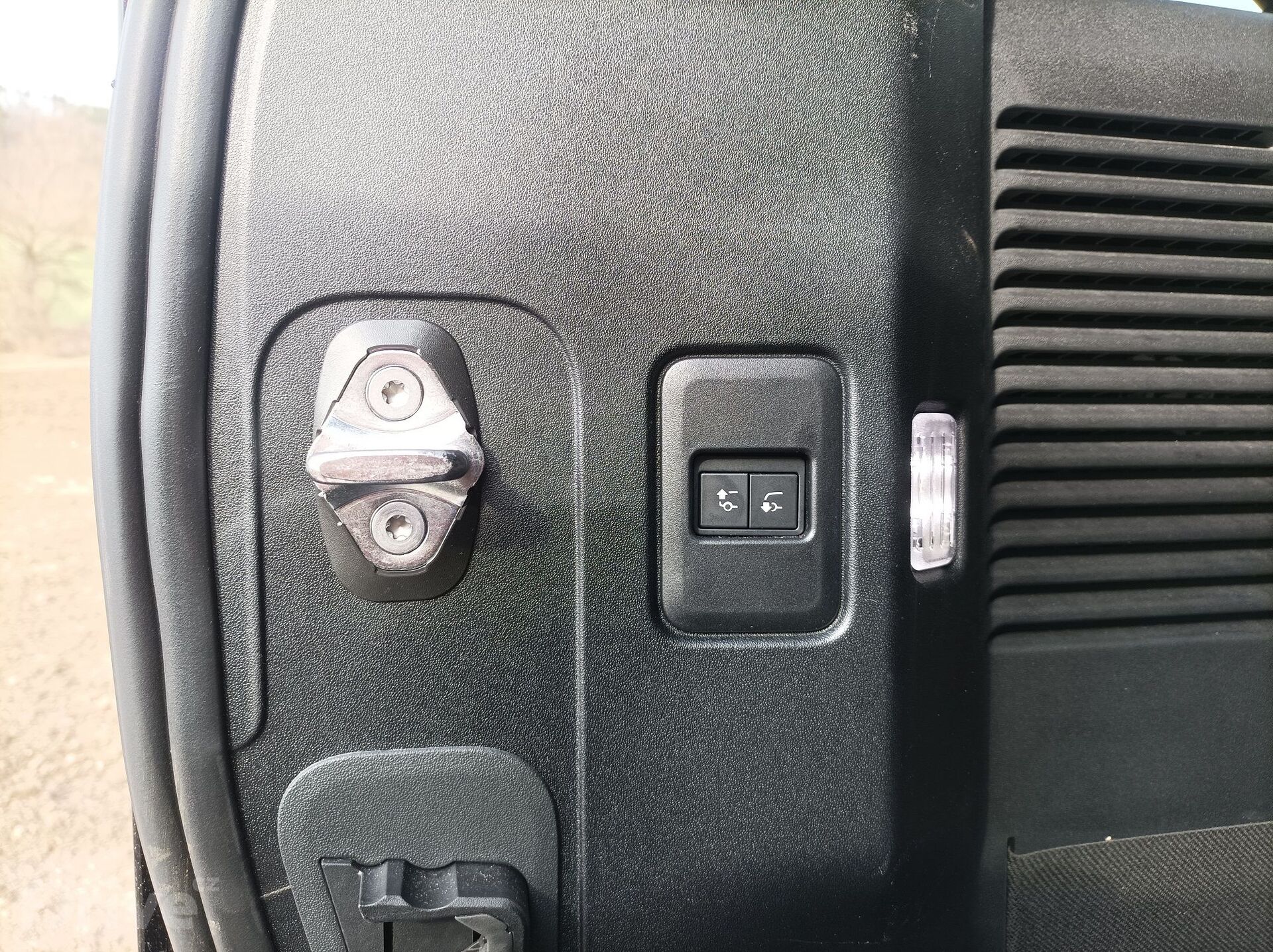 Land Rover Defender 130 D300 MHEV