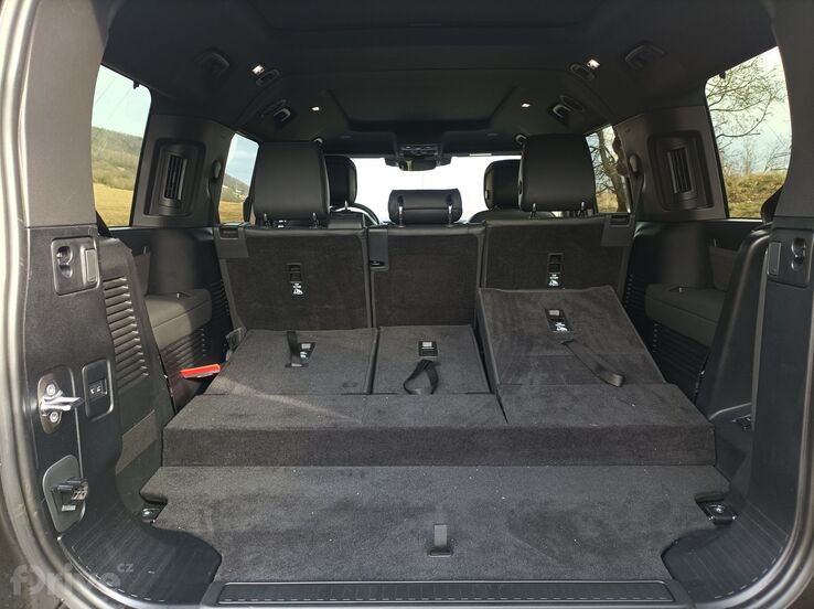 Land Rover Defender 130 D300 MHEV