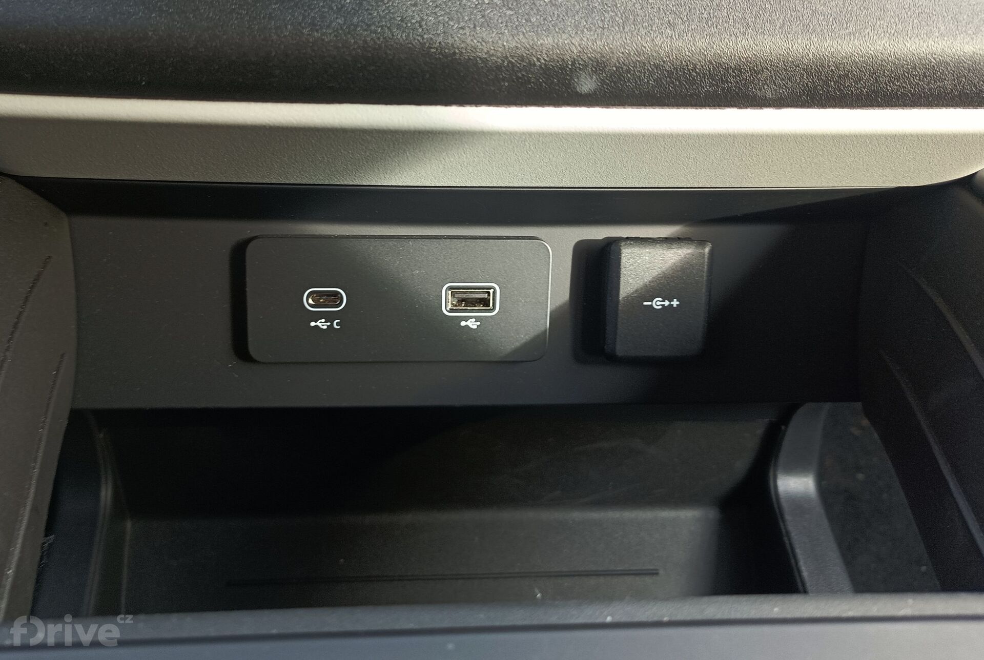 Land Rover Defender 130 D300 MHEV