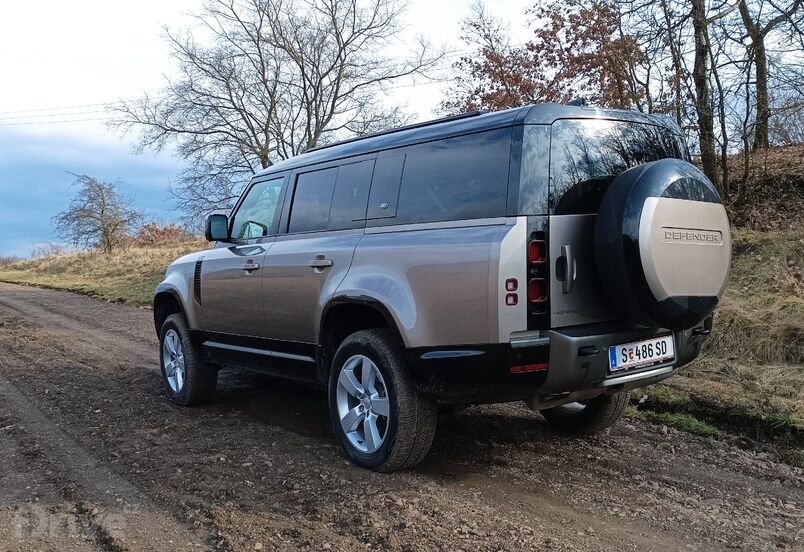 Land Rover Defender 130 D300 MHEV