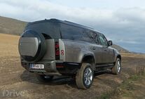 Land Rover Defender 130 D300 MHEV