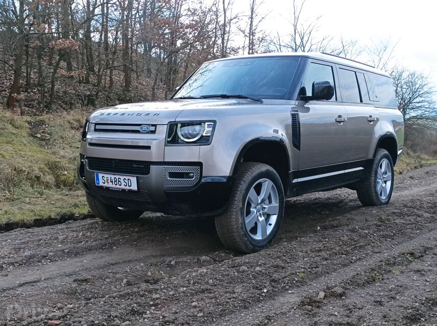 Land Rover Defender 130 D300 MHEV