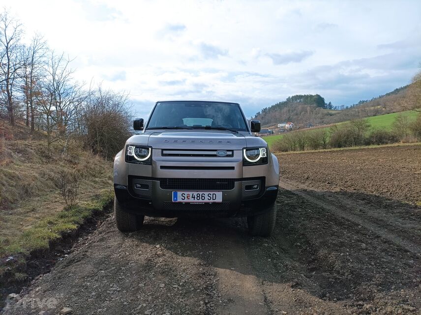 Land Rover Defender 130 D300 MHEV
