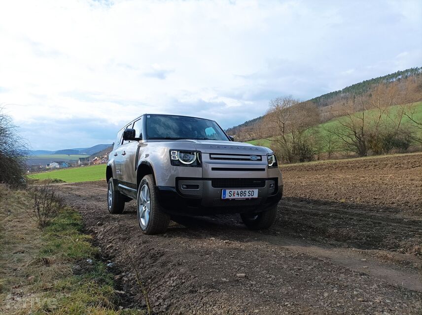 Land Rover Defender 130 D300 MHEV