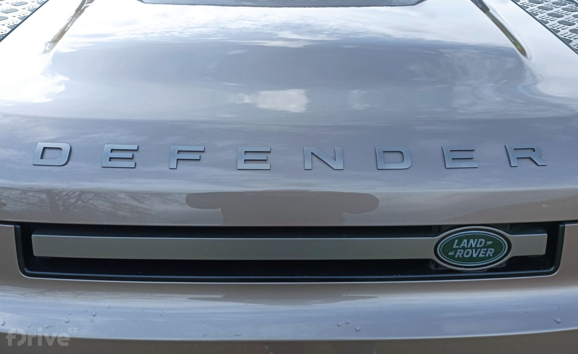 Land Rover Defender 130 D300 MHEV