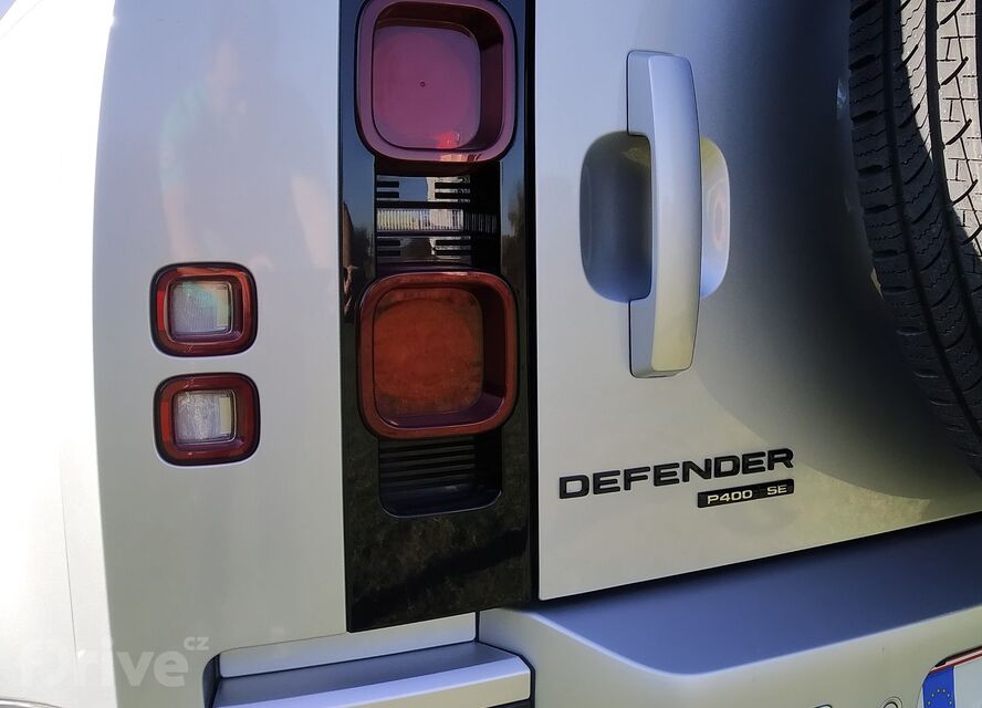 Land Rover Defender P400