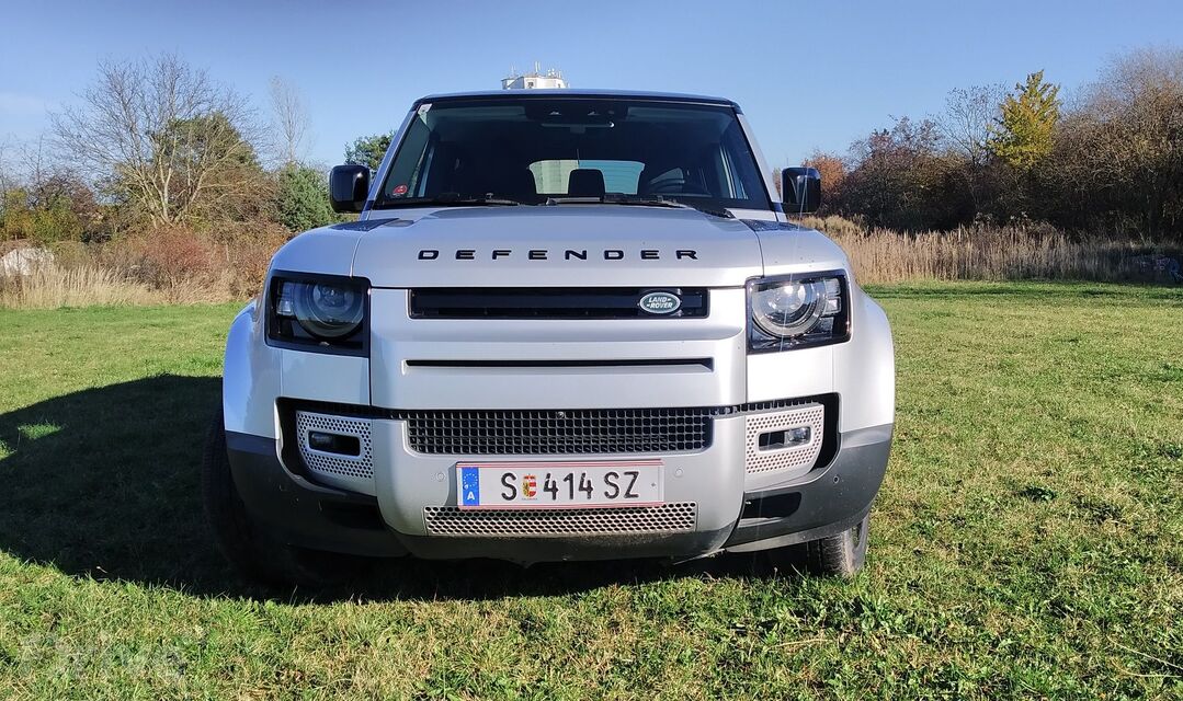 Land Rover Defender P400