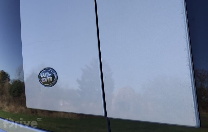 Land Rover Defender P400