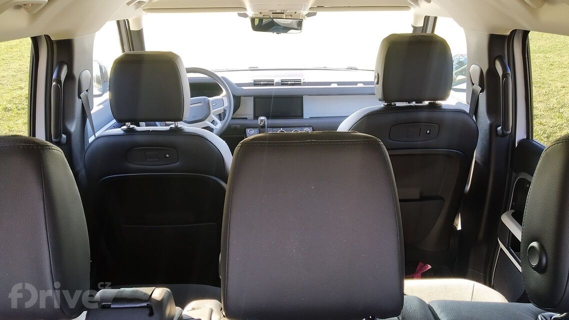 Land Rover Defender P400