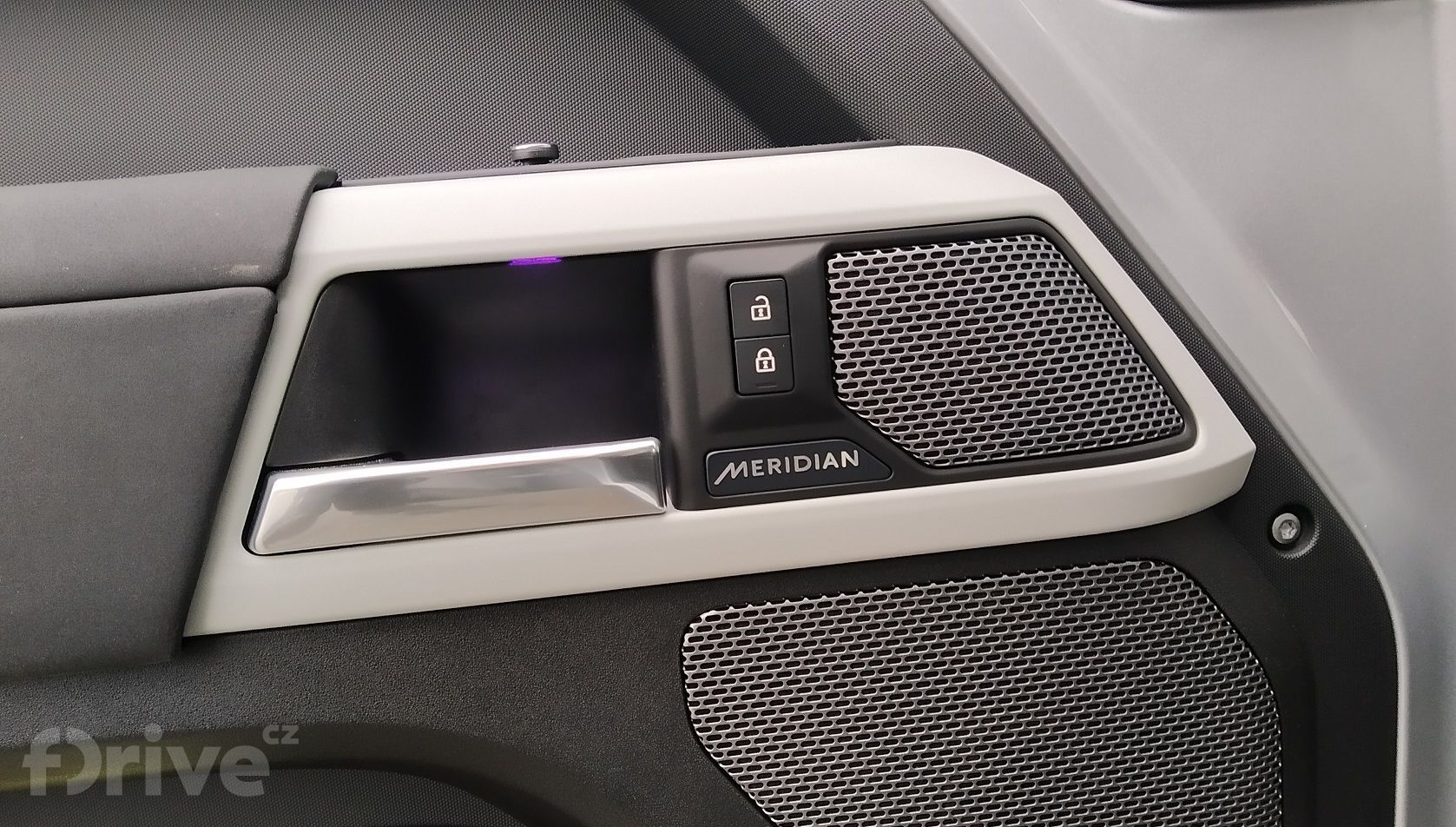 Land Rover Defender P400