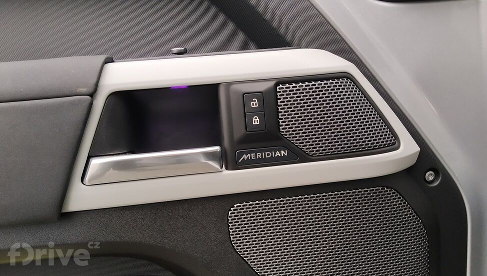 Land Rover Defender P400