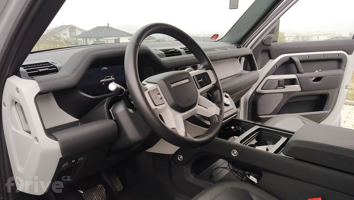 Land Rover Defender P400