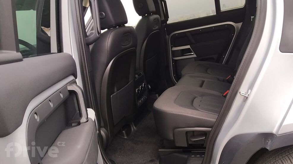 Land Rover Defender P400