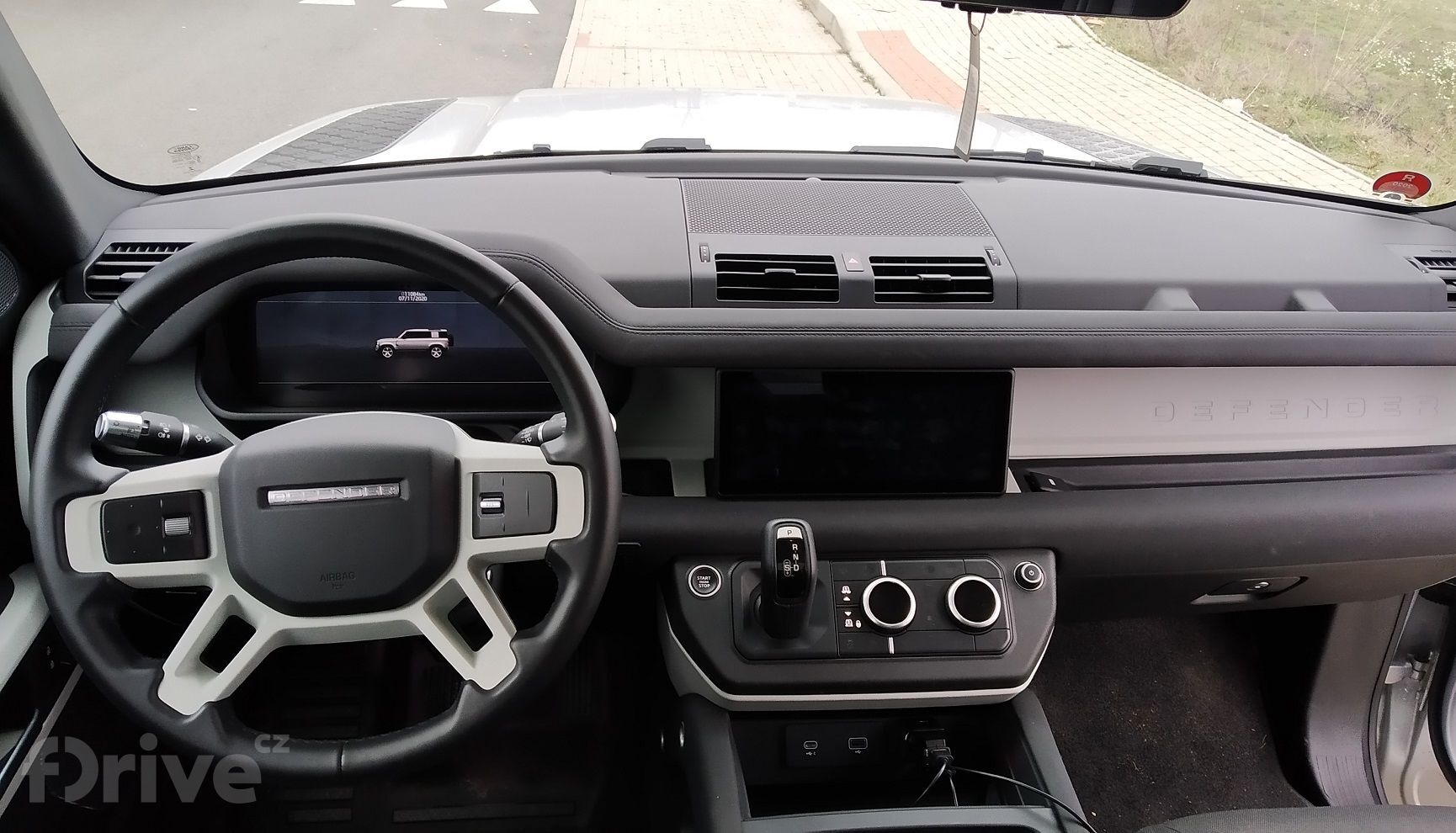 Land Rover Defender P400