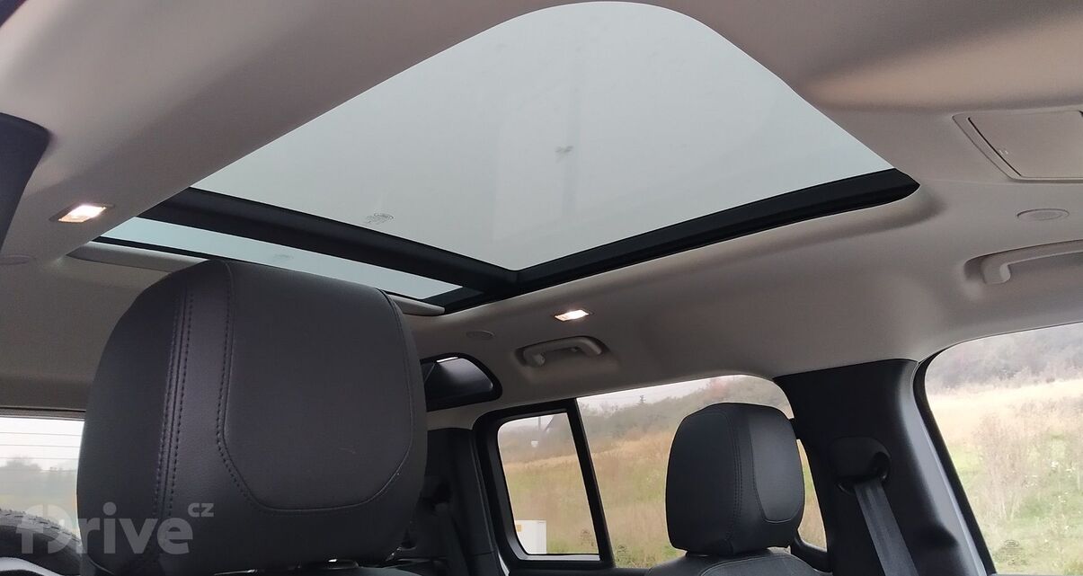 Land Rover Defender P400