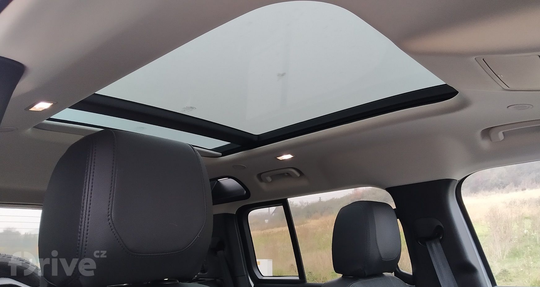 Land Rover Defender P400