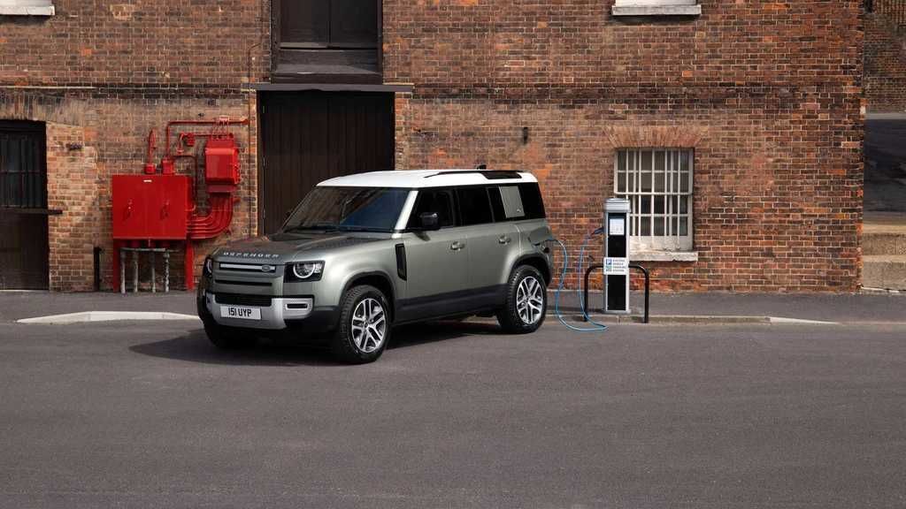 Land Rover Defender P400e