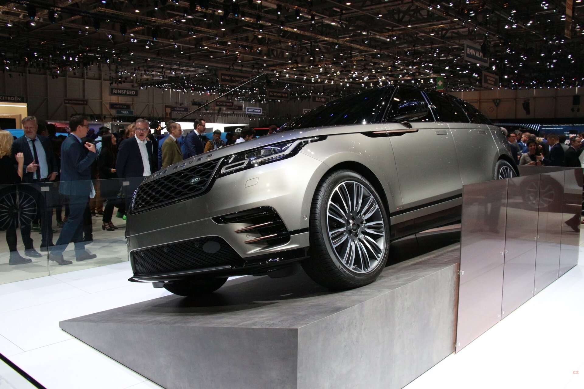 Land Rover Range Rover Velar - první pohled