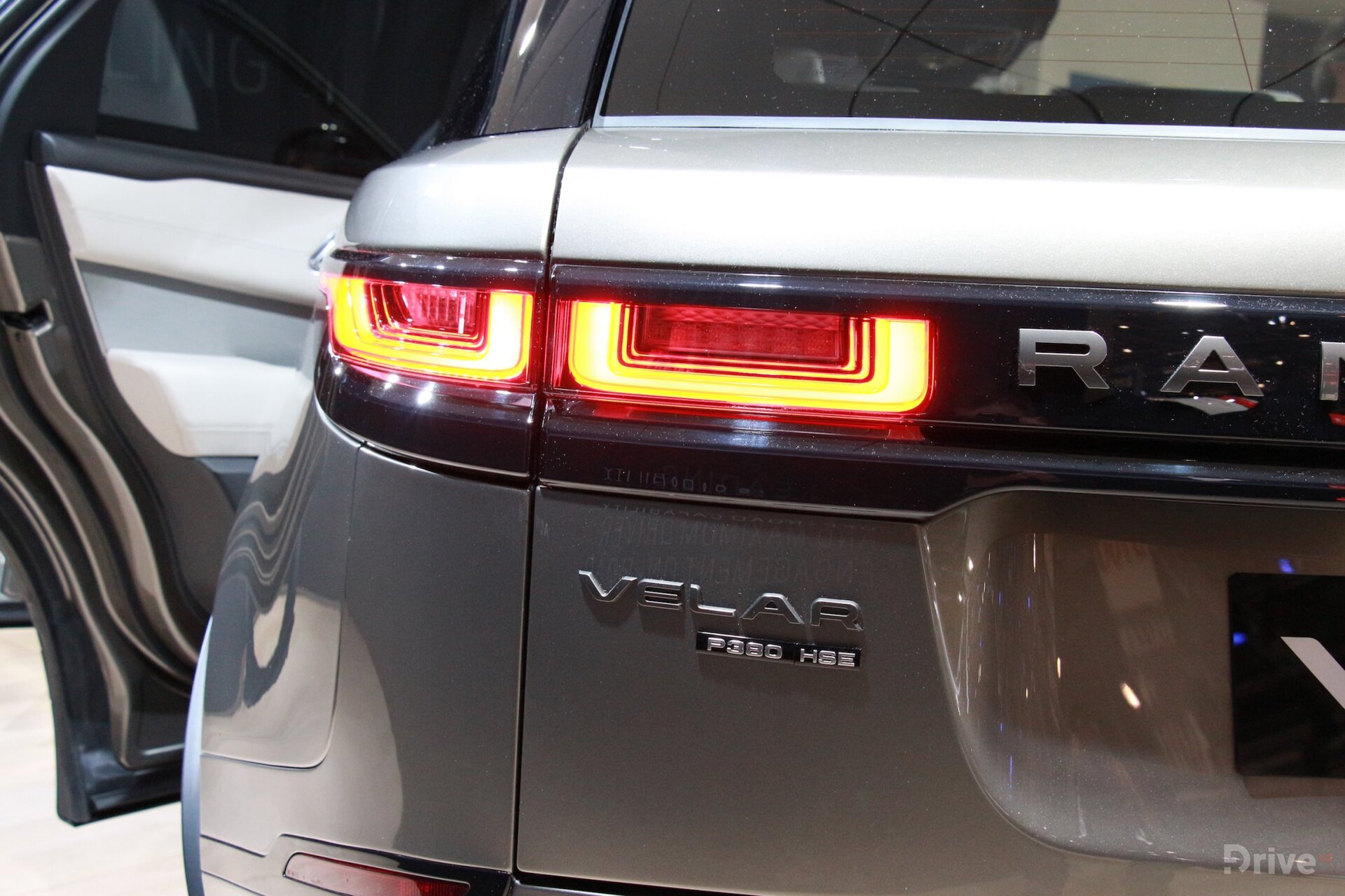 Land Rover Range Rover Velar - první pohled