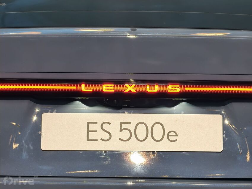 Lexus ES (2025)