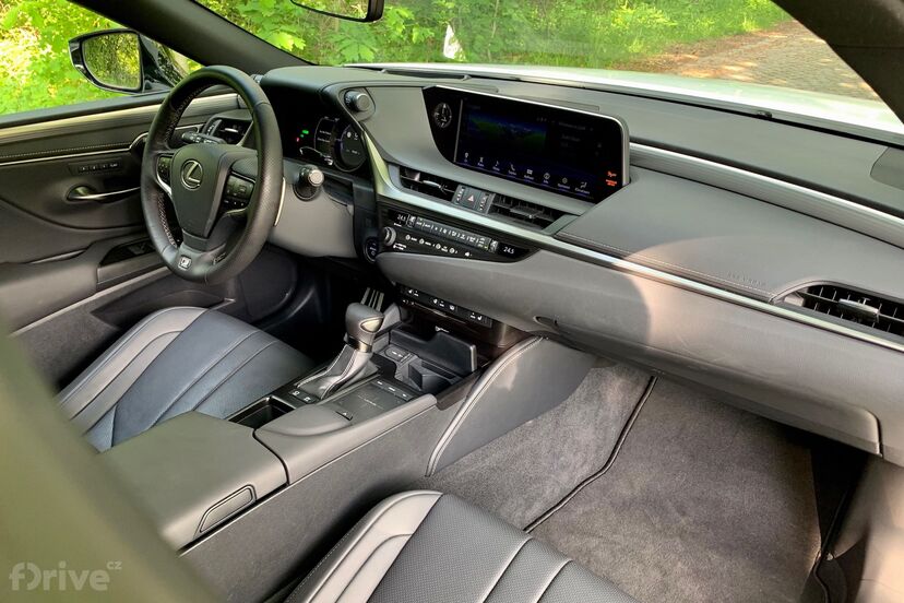 Lexus ES 300h (2018)