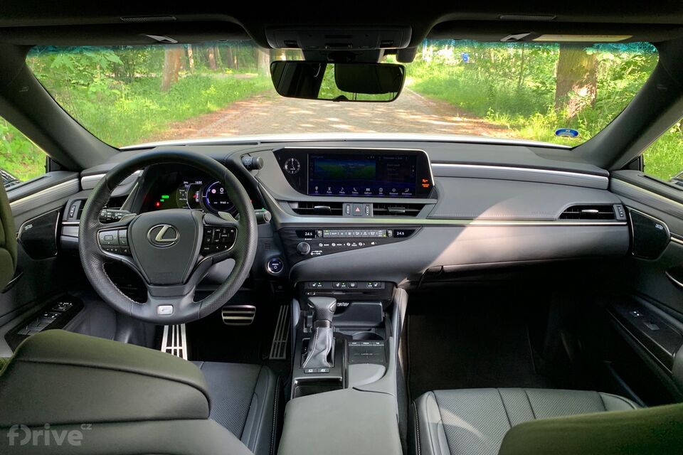 Lexus ES 300h (2018)