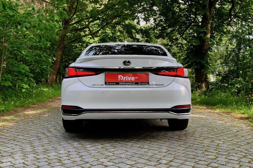 Lexus ES 300h (2018)