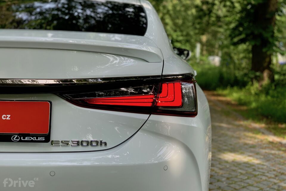 Lexus ES 300h (2018)