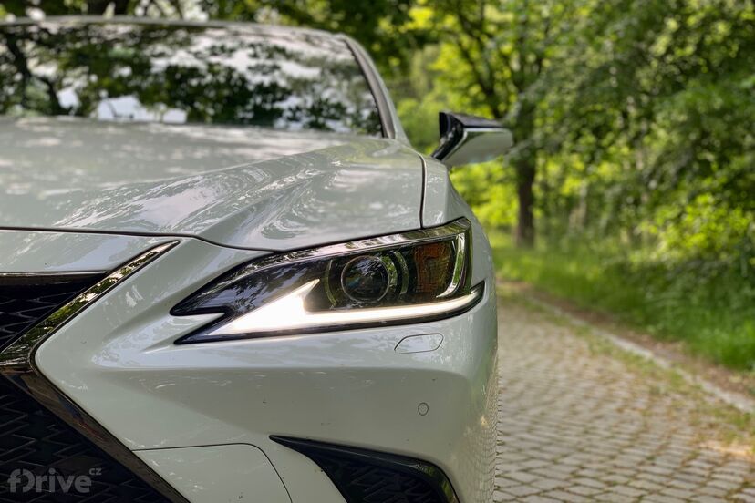 Lexus ES 300h (2018)